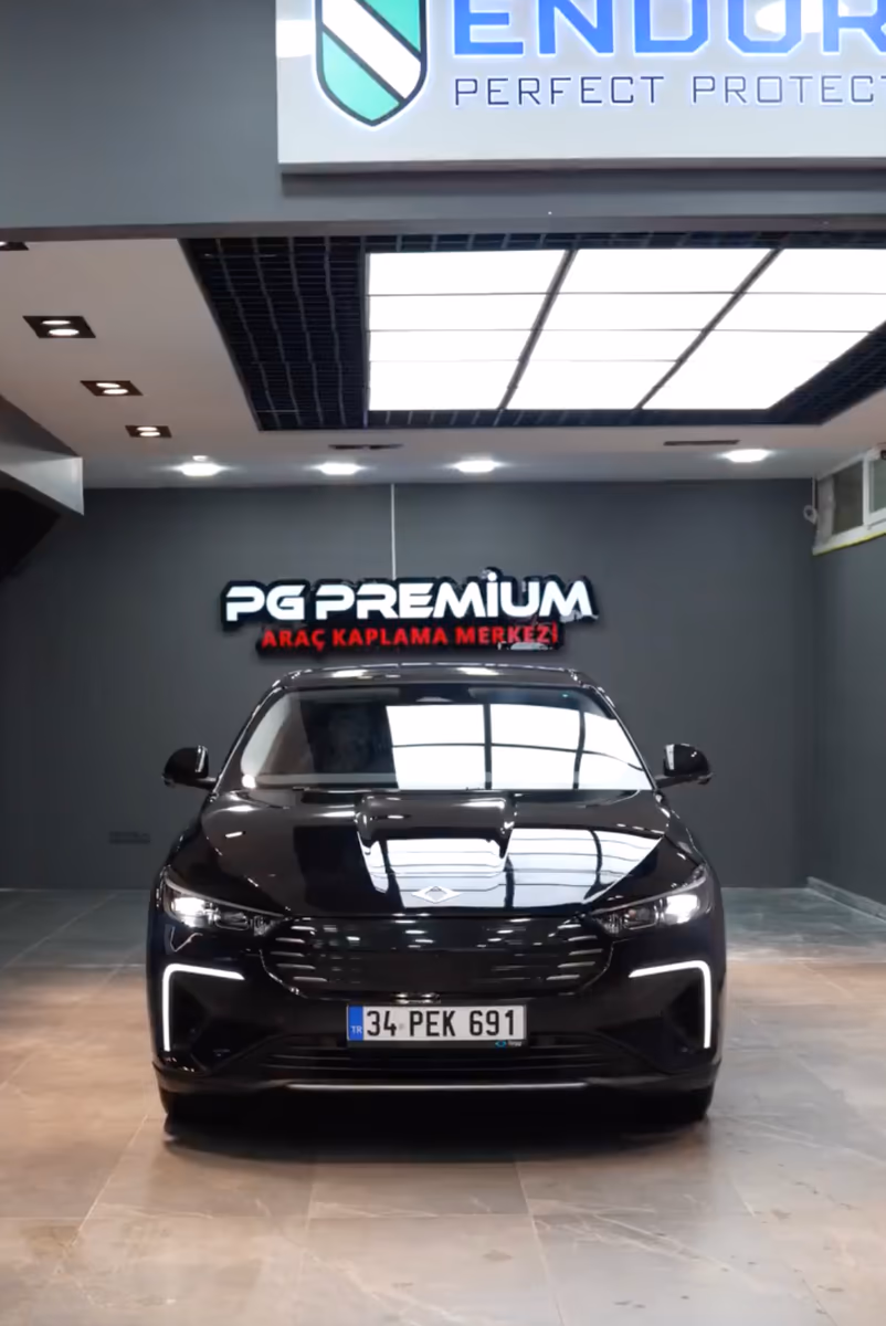 PG Premium atölyesinde siyah Togg T10F PPF boya koruma filmi uygulaması